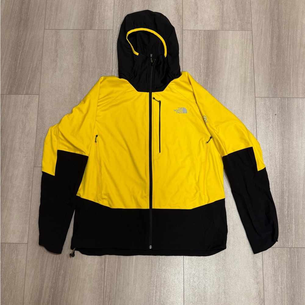 The North Face mens Summit L4 Windstopper Softshell Jacket - XL -Yellow/Black
